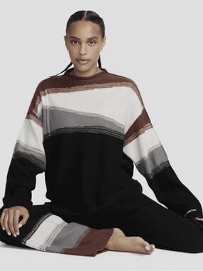 Nike Yoga Oversized Crew Sweater in Black, White & Brown. Fits XS to Medium